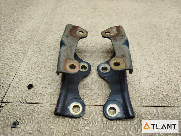 Петля капота mitsubishi diamante