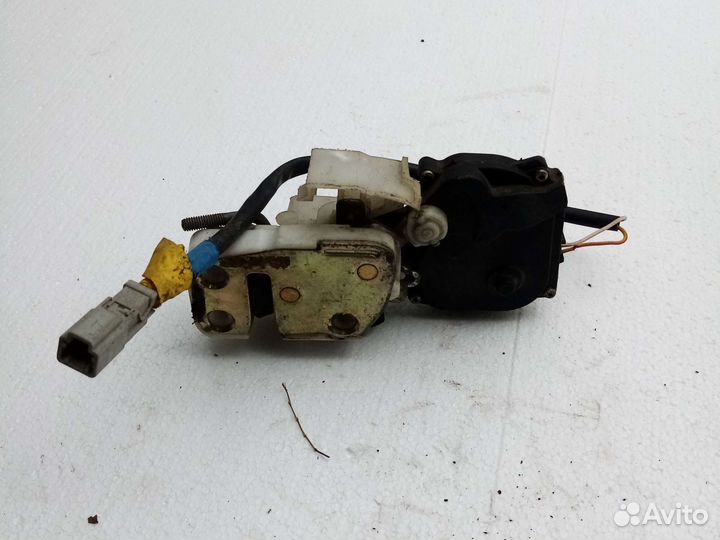 Замок задней правой двери rover