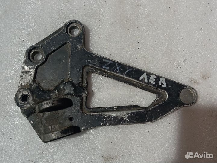 Кронштейн левый передний Kawasaki ZX-4