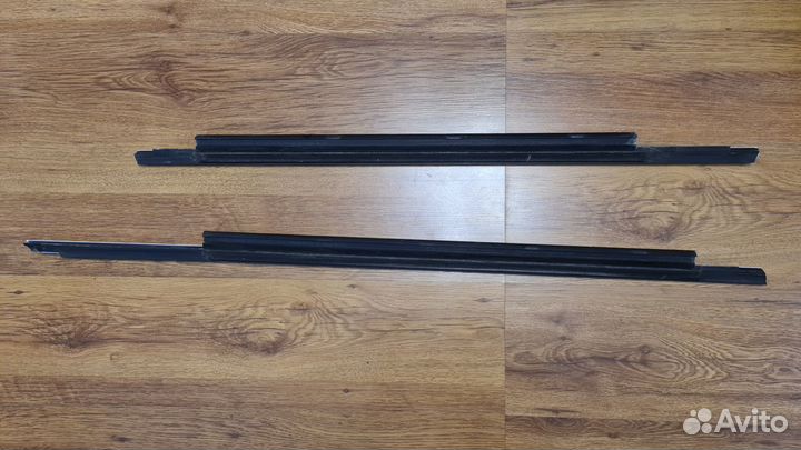 Уплотнитель стекла двери задний левый Audi Q5