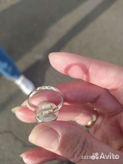 Серебряное кольцо с янтарем новое цена за шт