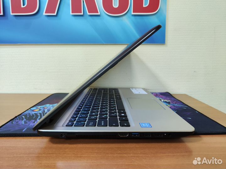 Ноутбук Asus / 4 ядра / как новый / ssd