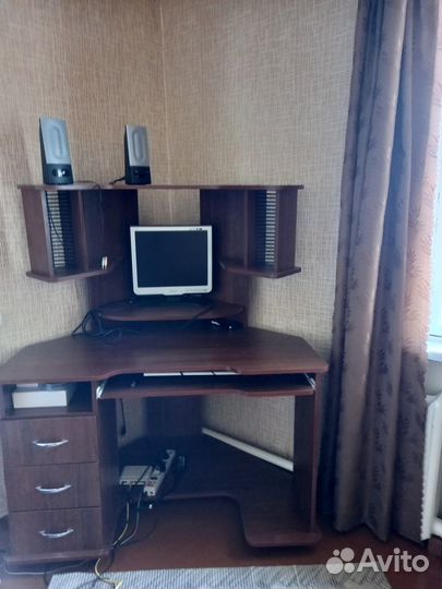 Стол компьютерный