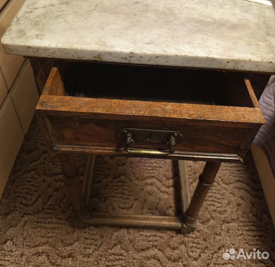 Продаю антикварный столик