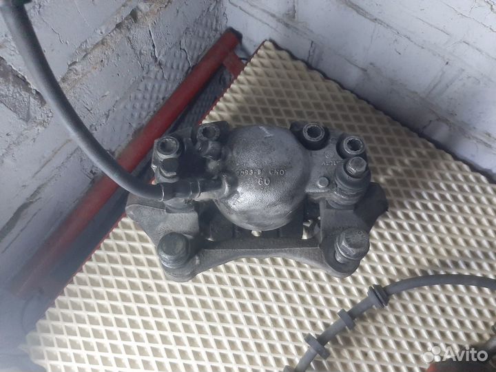 Audi Q5 Передний тормозной суппорт