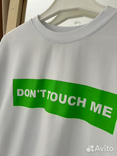 Белая футболка dont touch me