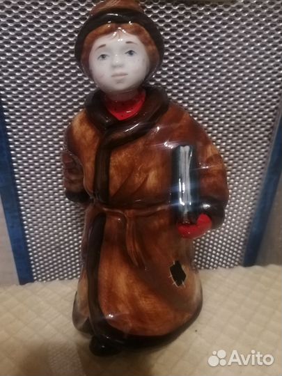 Фарфоровая статуэтка