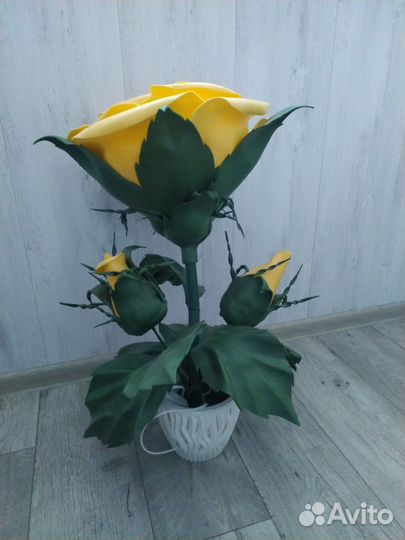 Светильник Роза ростовая в горшке торшер