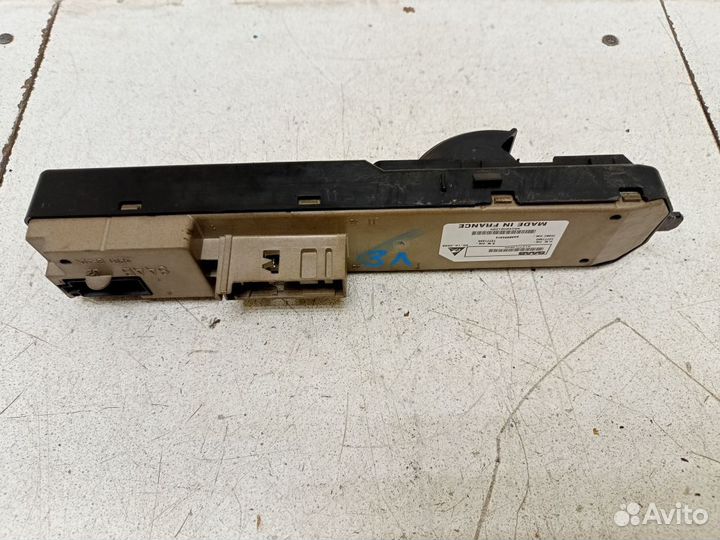 Кнопка стеклоподъемника