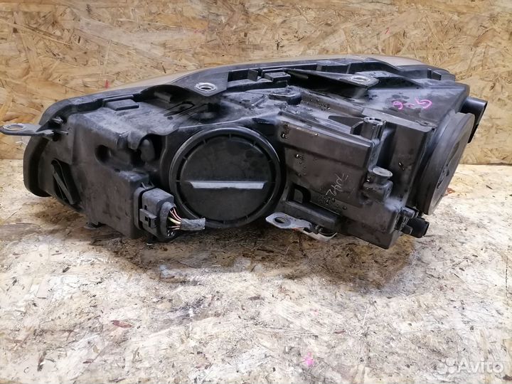 Фара правая ксенон Volkswagen Golf 6