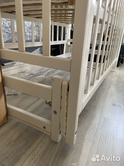 Детская кроватка красная звезда