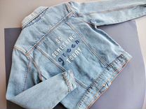 Новая джинсовая куртка 140 на девочку с вышивкой