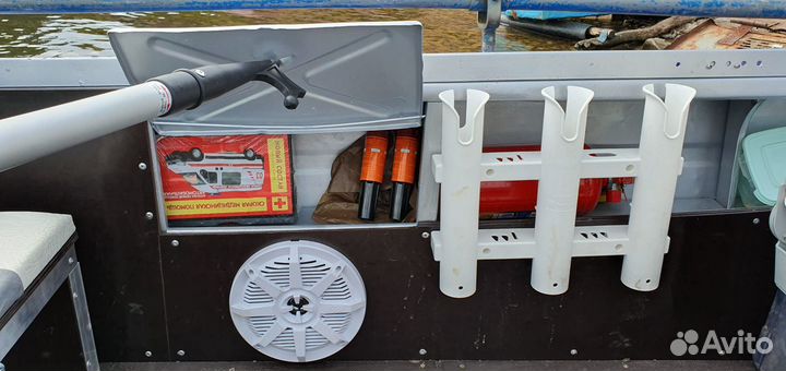 Мотолодка Днепр