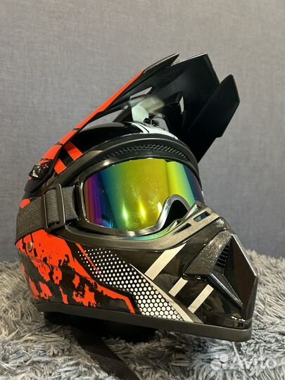 Мотоциклетный шлем новый + комплект