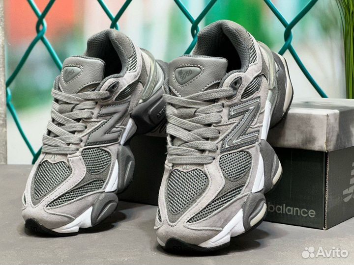 Новинка: New Balance 9060 в Серебристой Гамме