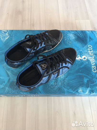 Кроссовки лёгкие 39 размер