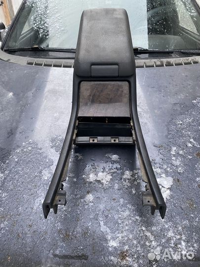 Подлокотник Mercedes Benz W210