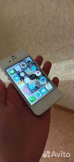 Продам iPhone 4s белый