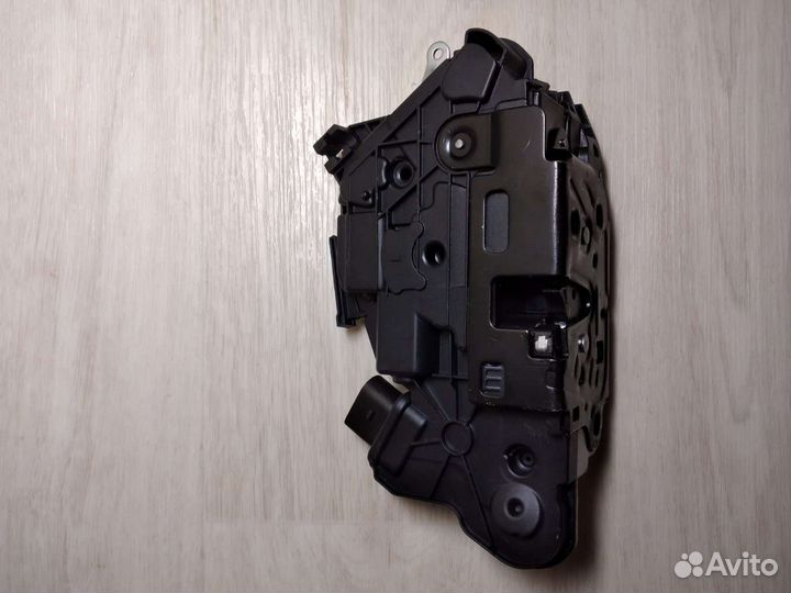 Замок двери передний левый Tiguan 1