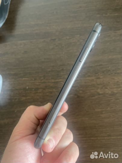 Телефон iPhone 11