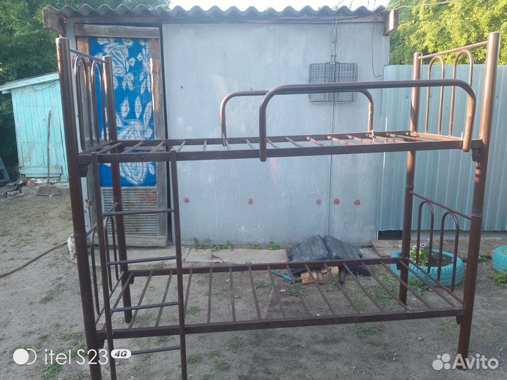 Двухъярусная кровать металлическая