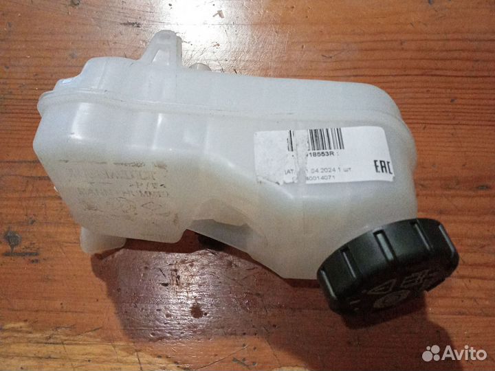 Тормозной бачок renault