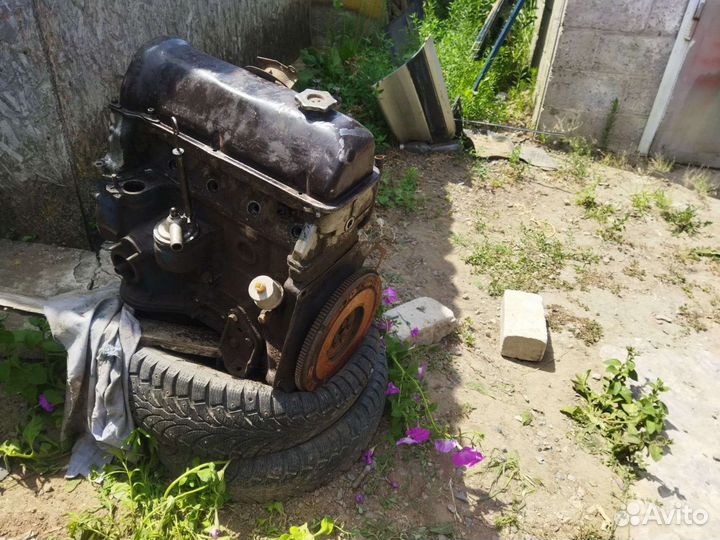 Двигатель 21011