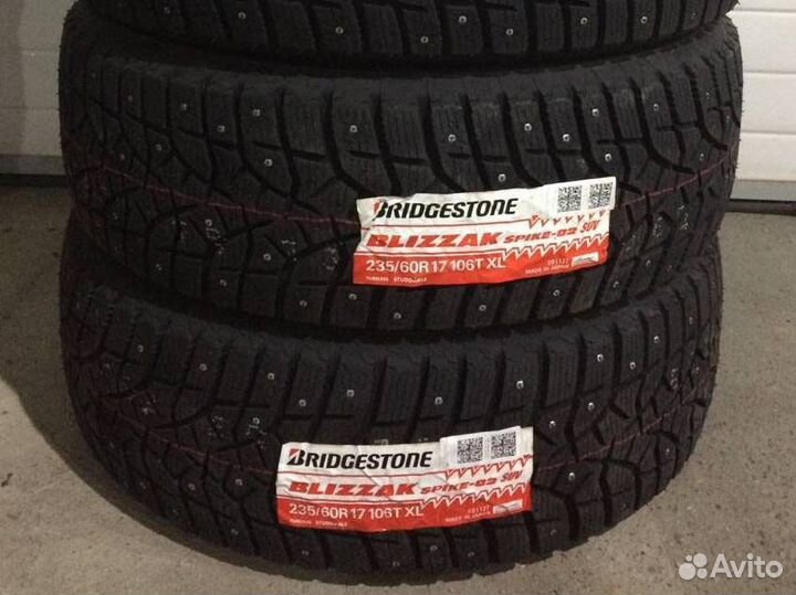 Bridgestone Blizzak Spike-02 SUV 235/60 R17