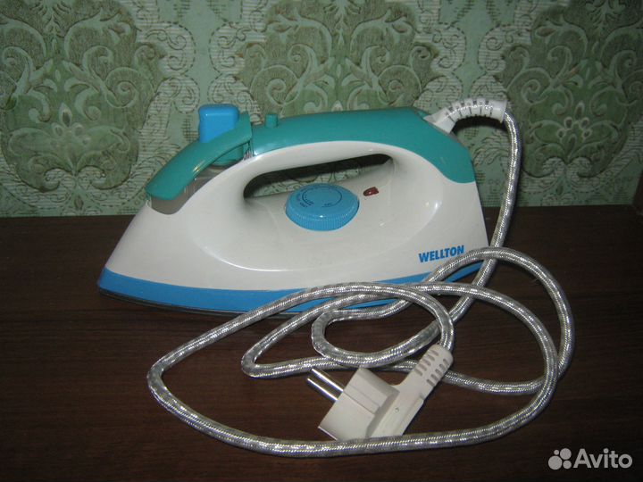 Утюг Wellton WI-100