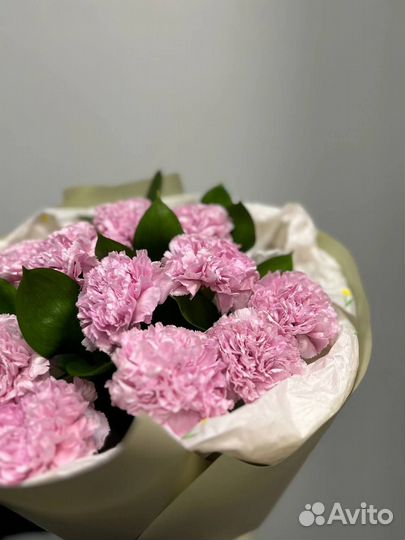 Цветы букет из розовых диантусов и зелени