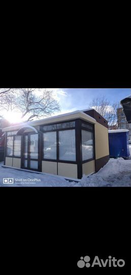 Сотрудник в кафе