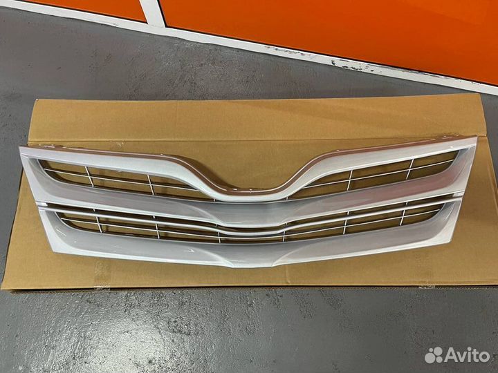 Решетка радиатора Toyota Venza 2012-2016