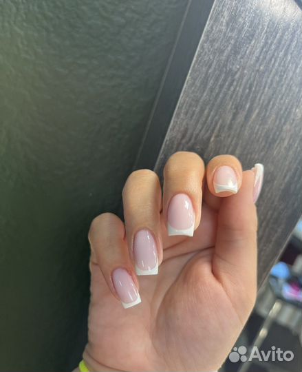 Маникюр, педикюр, наращивание ногтей