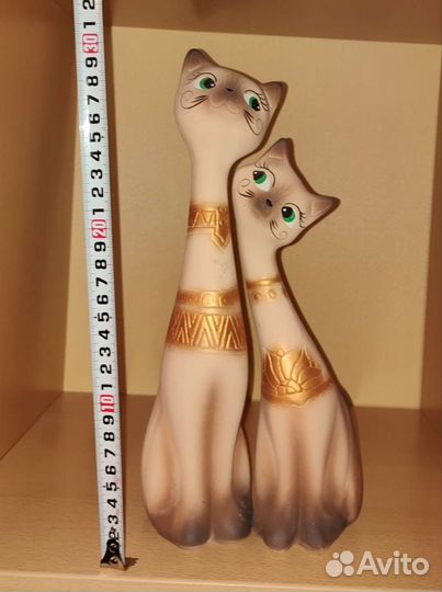 Скульптура из гипса Влюбленные кошечки