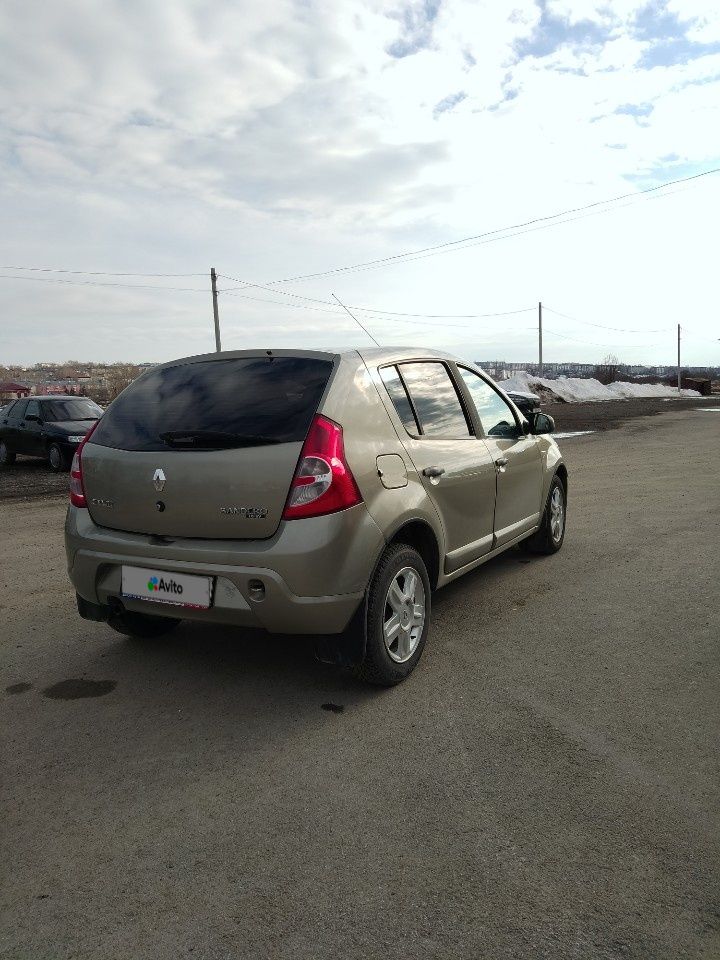 Renault Sandero: фото владельца
