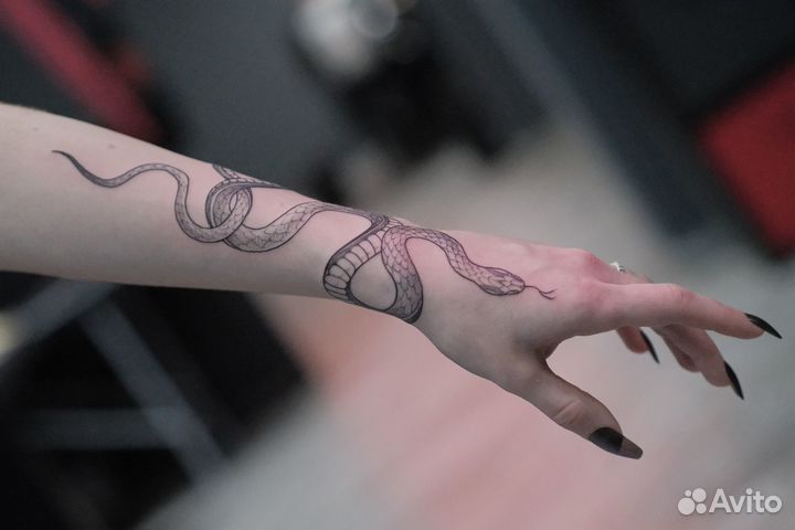 Тату мастер в стиле олдскул и графика