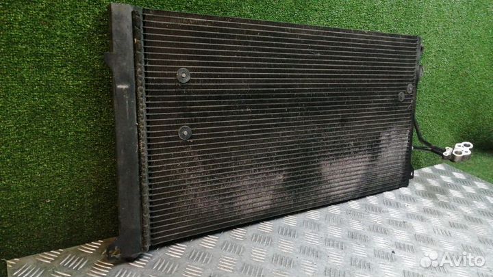 Радиатор кондиционера Audi Q7