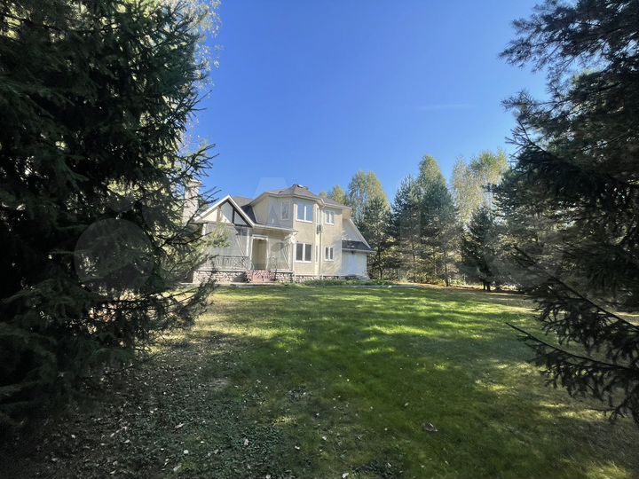 Коттедж 194 м² на участке 12,8 сот.