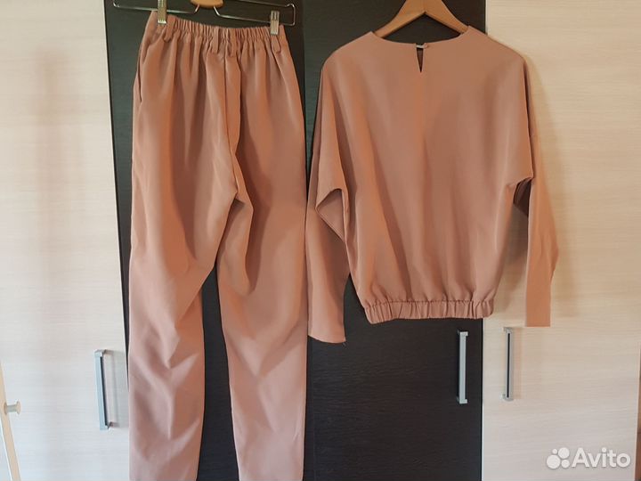 Брючный костюм женский 42 44