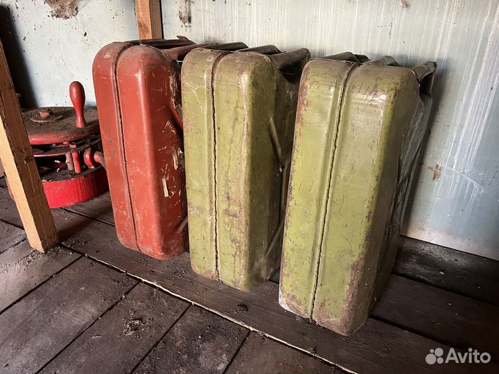 Канистры металлические 20 литров