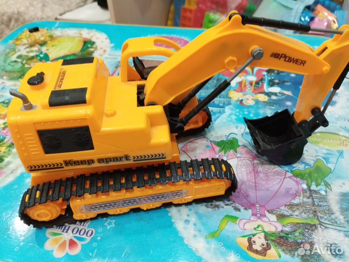 Экскаватор на радиоуправлении