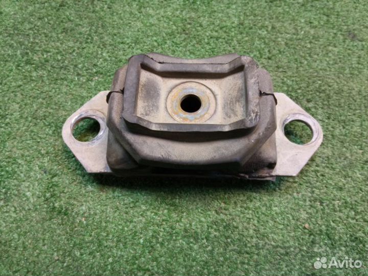 Опора двигателя Renault Duster K4MA690 2013