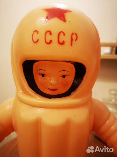 Игрушка ссср. Космонавт
