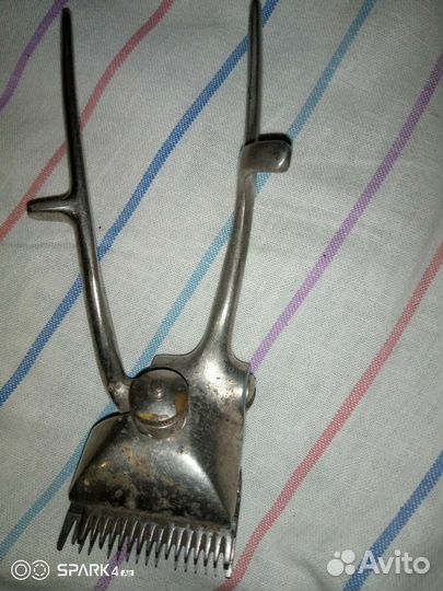 Машинка для стрижки волос ручная производства СССР