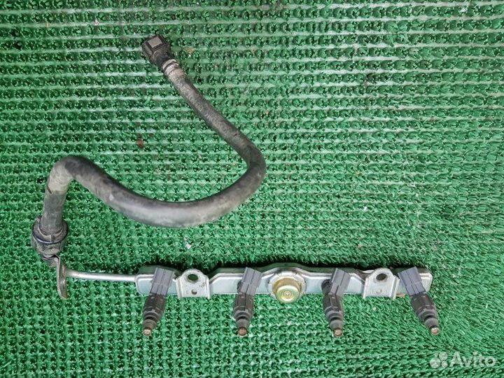 Топливная рампа с форсунками Toyota Corolla 9 E120