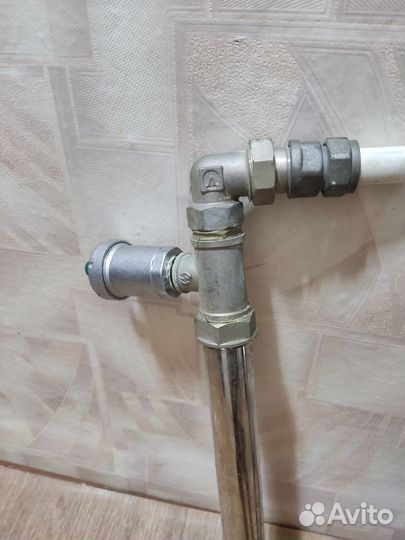 Полотенцесушитель водяной в ванную подвесная бу