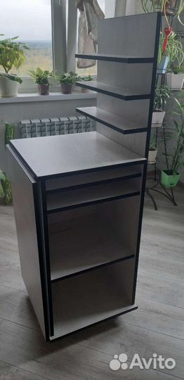 Маникюрный стол