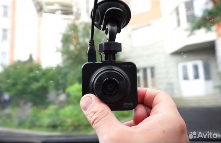 Авто-видеорегистратор navitel R300 GPS