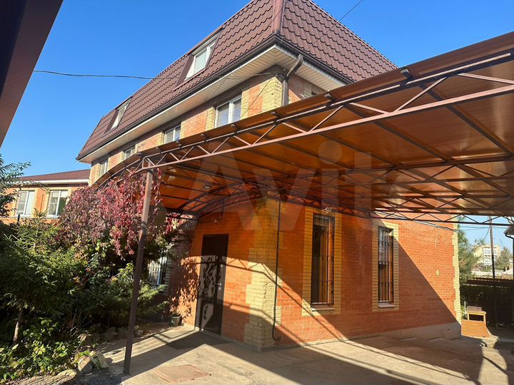 Таунхаус 130 м² на участке 3 сот.