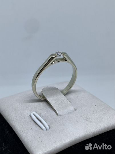 Золотое кольцо с бриллиантом 0.135 ct